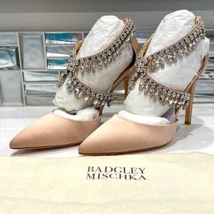 BNIB Badgley Mischka “Glamorous” Pump Size 7